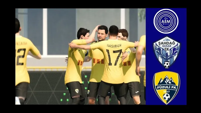 Cầu thủ của Sahdag Qusar và Turan Tovuz tranh chấp bóng trên sân cỏ Cầu thủ của Sahdag Qusar và Turan Tovuz tranh chấp bóng trên sân cỏ