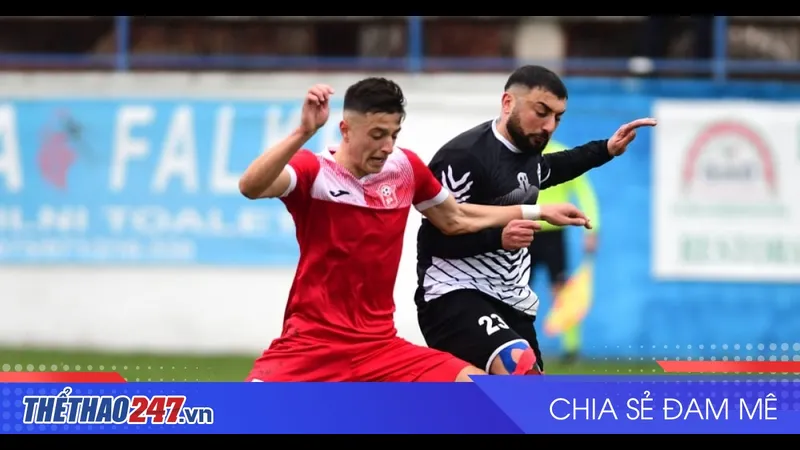 Cầu thủ Mykonos và Aias Salamina hướng về phía khán đài sau khi ghi bàn